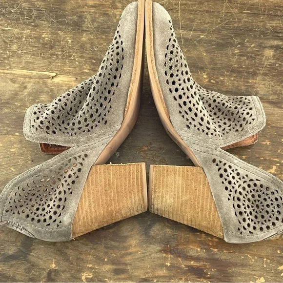 Jeffrey Campbell Cut out Suede Block Heel Slip on Bootie Boots Women's 10 - Picture 8 of 12